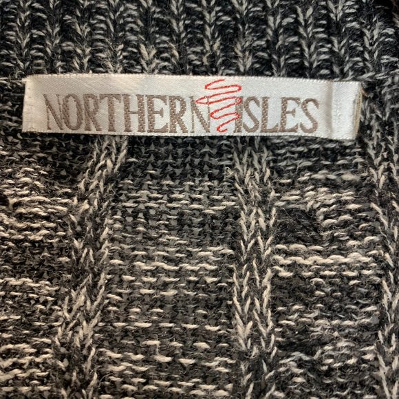 Northern Isles Black and White Sweater Vest - Picture 4 of 7